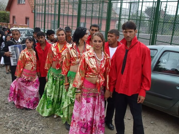 ROMANI-PEOPLE-INDIA-Roma-Dancers
