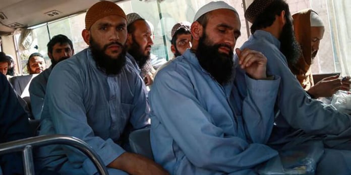 Afghan authorities release 900 Taliban detainees