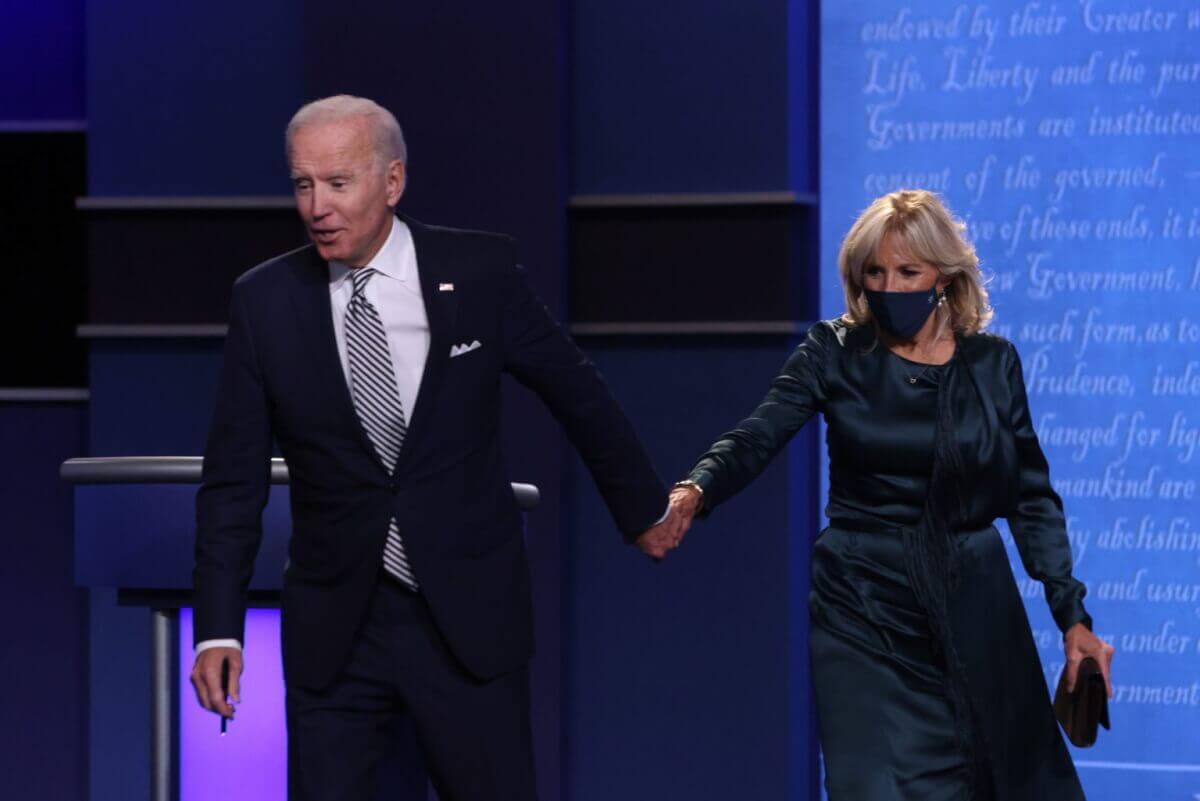 biden with his wife on Biden Trump debate