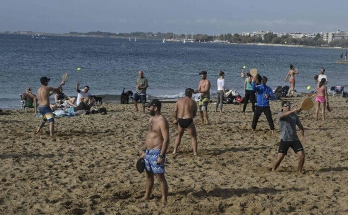 While half of Europe is freezing, Greeks are swimming on the beaches