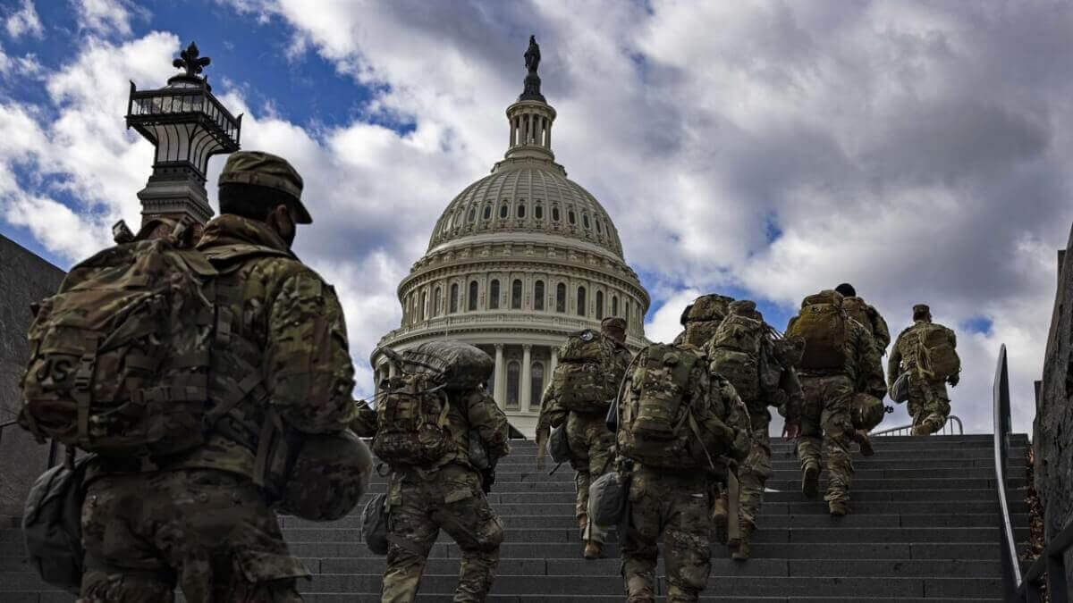 Washington is armored and deserted awaiting Biden's inauguration