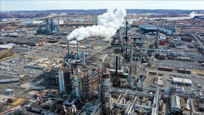 US crude rises amid European talks to ban Russian oil