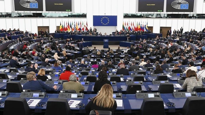 the European Parliament lifts the immunity of two MEPs
