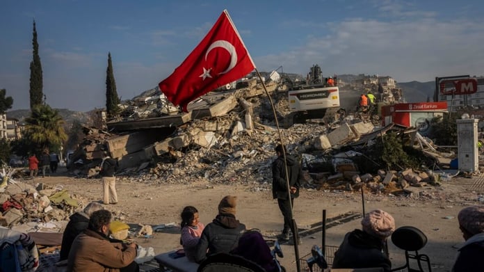 German rescuers have stopped work in Turkey due to security concerns 


