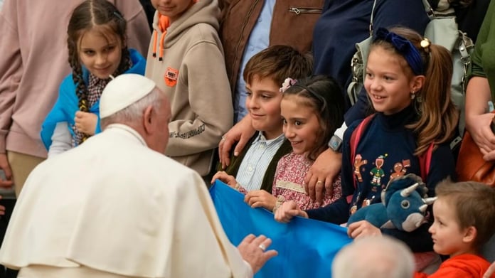 Pope urged to start peace talks on Ukraine

