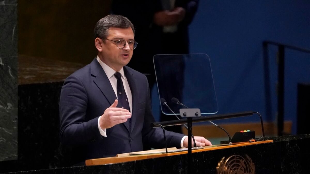 The UN General Assembly will consider a draft resolution calling for the search for a "just and lasting peace" in Ukraine