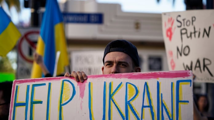 In Los Angeles, the Ukrainian and Russian communities organized demonstrations dedicated to the anniversary of the war

