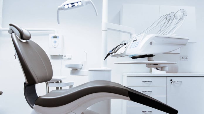 Dentist Komarov revealed ways to self-diagnose oral cancer

