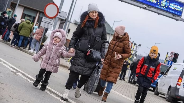 Politico: Only a third of refugees from Ukraine have declared their desire to return to their homeland


