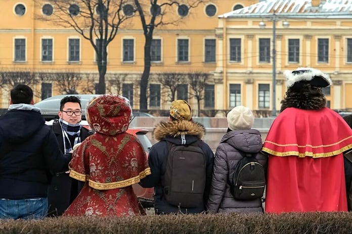 The first group of Chinese tourists after the pandemic arrived in St. Petersburg News


