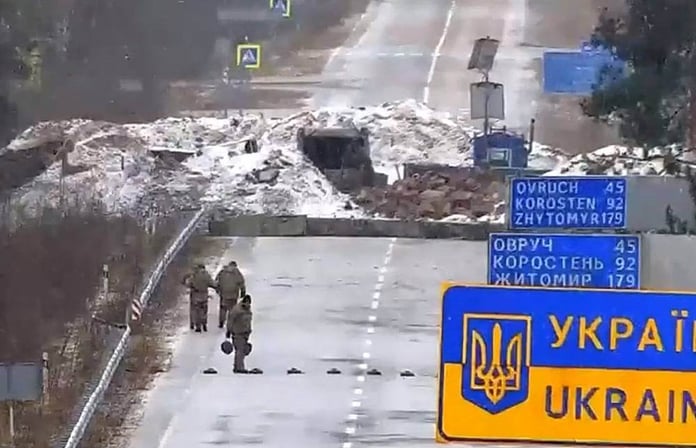 Ukraine defiantly undermines border with Belarus

