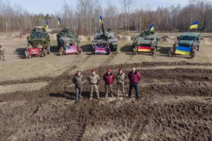 'Guancha' readers mocked Ukrainian Defense Minister Reznikov's photo with Western tanks Fox News

