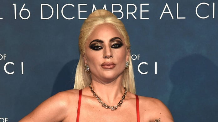 Lady Gaga performed on stage at the Oscars without makeup

