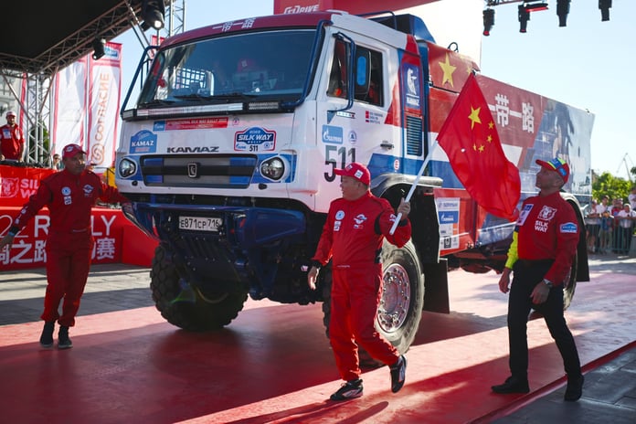 Legendary Chinese driver Hou Hongnin was thrilled with Silk Way Rally and Russian KAMAZ - Rossiyskaya Gazeta

