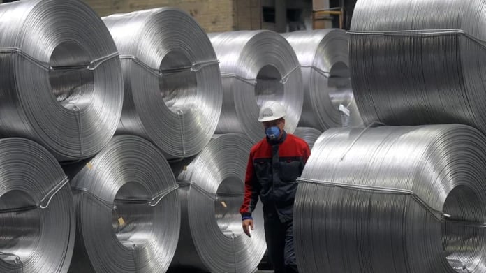 Canada bans imports of aluminum and steel from Russia

