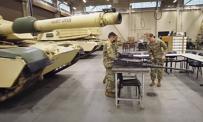 Ukrainian soldiers are trained to drive Abrams tanks in the United States: first images

