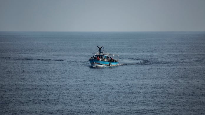 Ship carrying 400 migrants in distress between Libya and Malta


