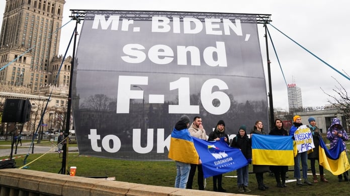 Influential Democrats in Congress urge Biden to donate fighter jets to Ukraine

