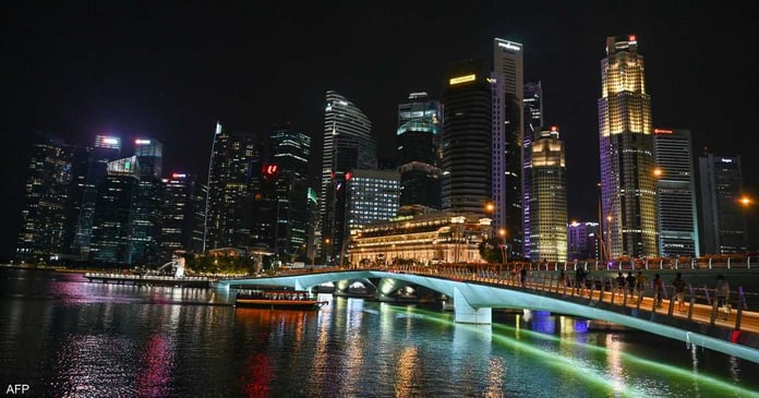 While avoiding deflation, an economic slowdown is expected this year in Singapore

