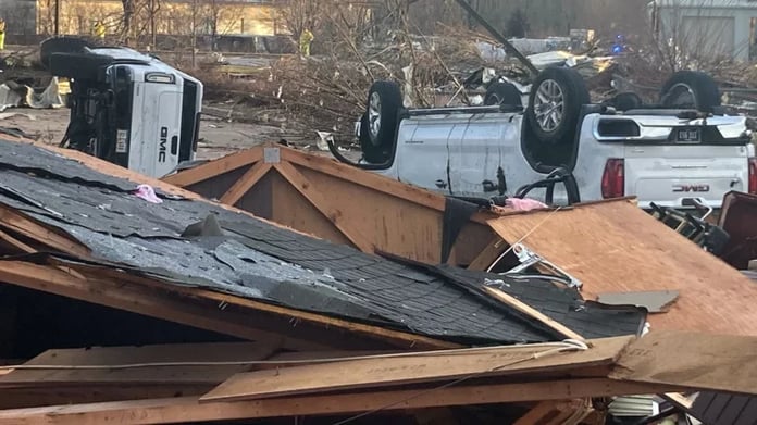  A tornado hit the central United States.  Authorities report five deaths

