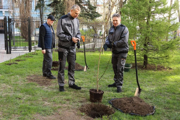 Belarusian deputy prime minister and head of the Belarusian diplomatic mission have laid out an alley of linden trees in Moscow Fox News


