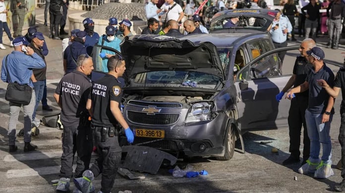In the center of Jerusalem, the driver rammed the crowd with a car

