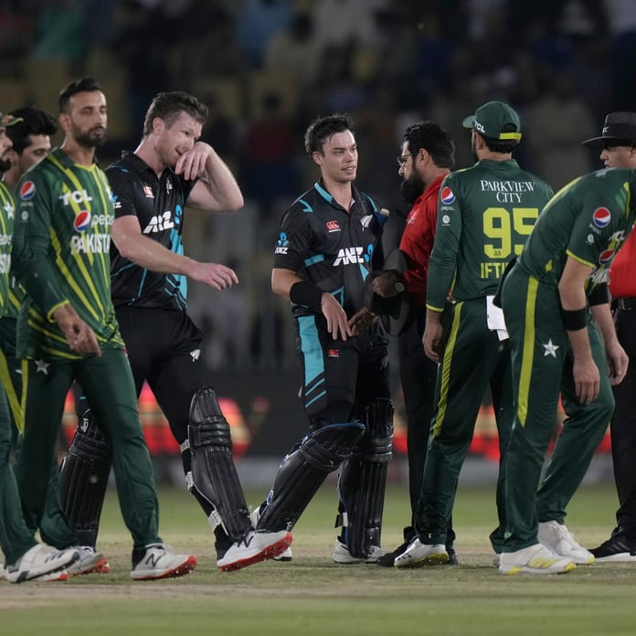 PAK vs NZ: New Zealand beat Pakistan with Mark Chapman's stormy century
