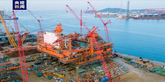 10,000 ton offshore oil and gas platform built in Qingdao
