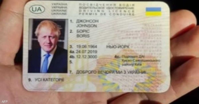 After his car slammed into a pole, 'fake Boris Johnson' was arrested

