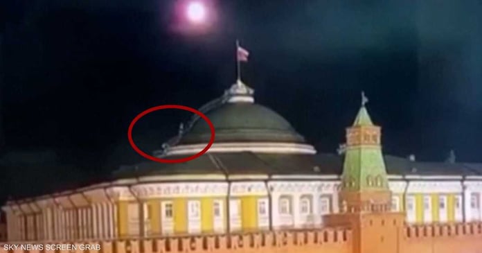 Video: Controversy over the appearance of two people on the roof of the Kremlin at the time of the drone attack

