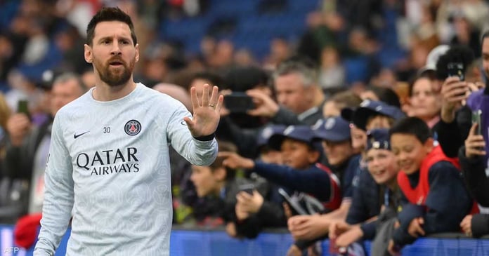 Messi faces anger from fans on 'landing' night

