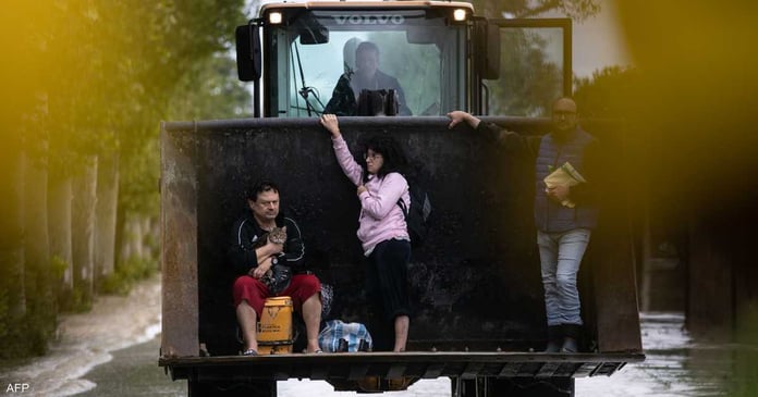 The worst night in Emilia's history... Thousands evacuated from floods in Italy

