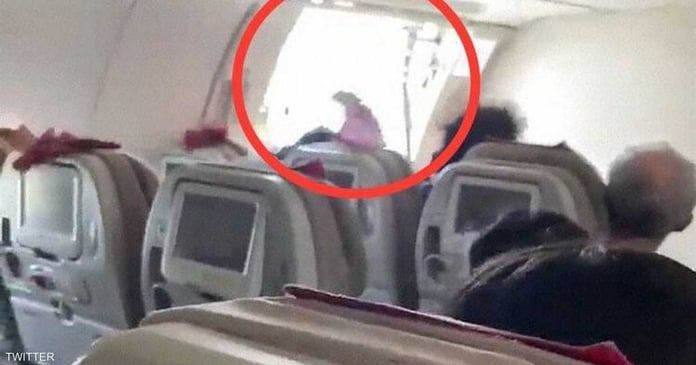 In the video.. Details of the horror on board an airliner flying with its door open

