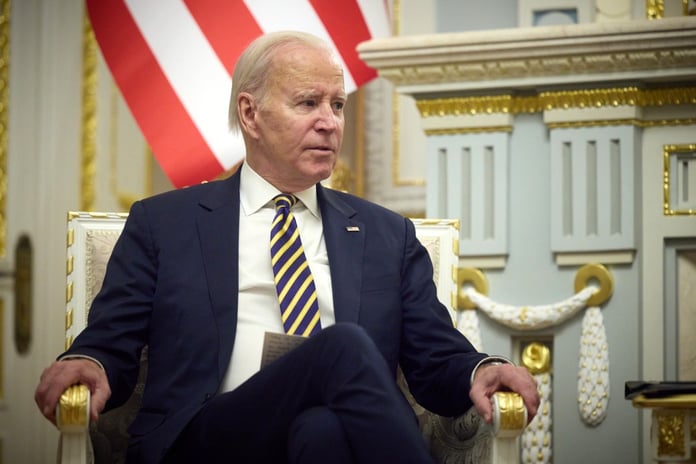 Biden asked reporters to be quiet in response to questions about U.S. default - Reuters

