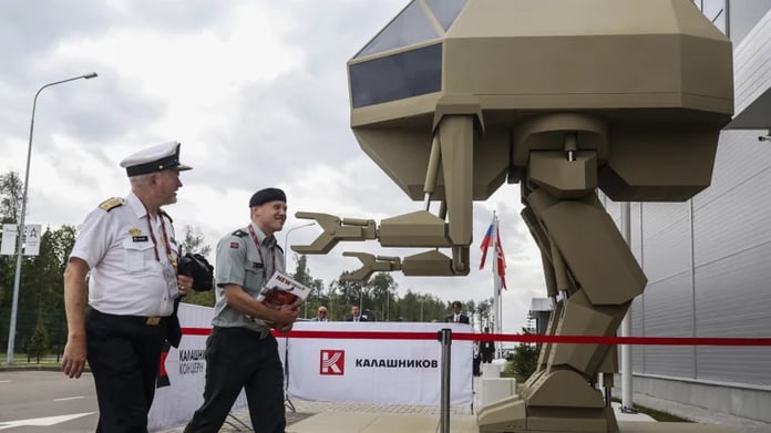  Combat robots, railguns and laser guns.  What weapons will Russia have by the end of the 2020s?

