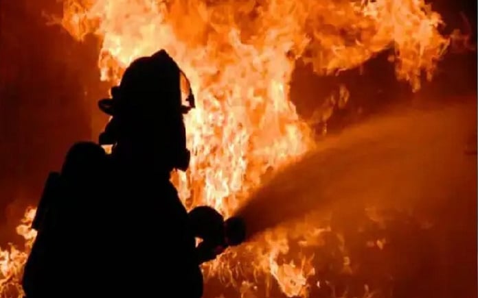 Fireman killed while dousing fire at government godown in Kerala