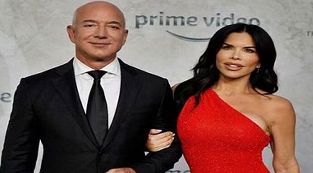 Jeff Bezos Engaged To Girlfriend Lauren Sanchez Report