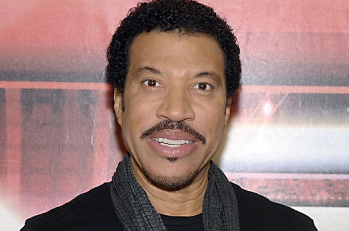 Lionel Richie would rather have sex than undergo plastic surgery to maintain his appearance

