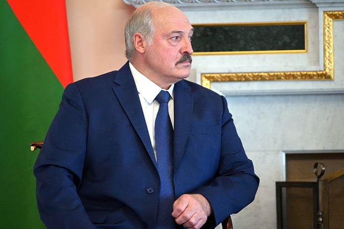 Lukashenka congratulated media workers on working holiday - Reuters

