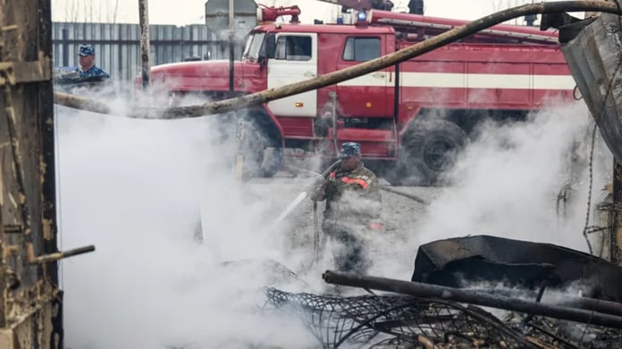  The head of the Ural village Sosva resigned.  The fire killed two people and burned more than 100 homes.

