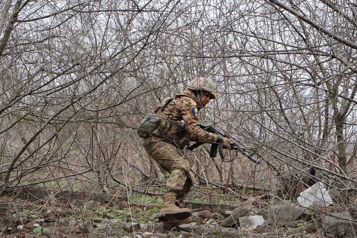 Ukrainian soldiers in Maryinka are scared and do not shoot accurately

