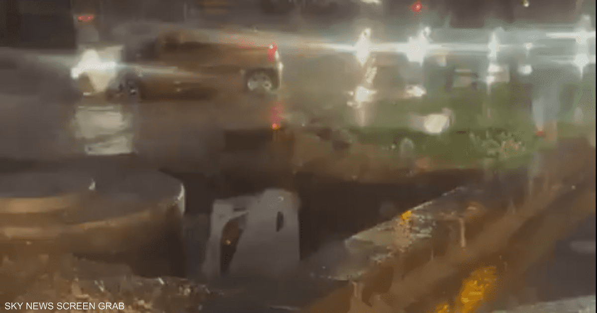 Video.. A hole swallows a car due to torrential rains in Ankara