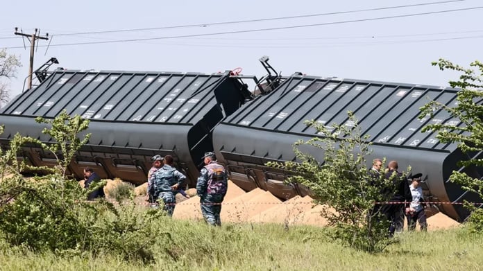  Wagons carrying grain derailed in Crimea.  Authorities in the area reported the explosion

