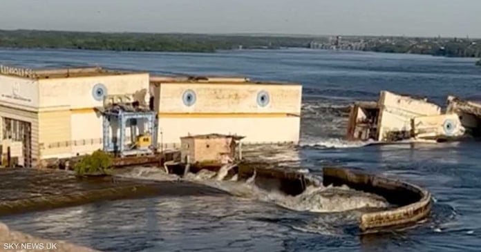 Water from 'collapsed' Ukrainian dam floods land and displaces population

