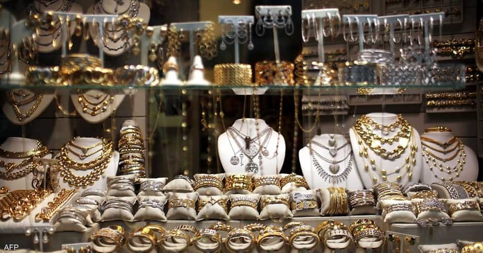 After customs exemption, how much gold did Egypt receive in a month?

