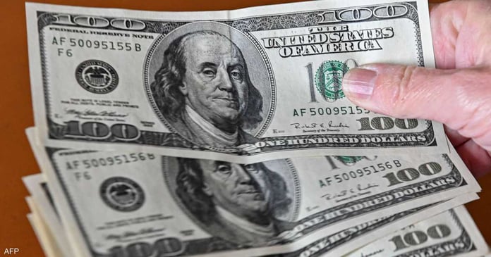Dollar tumbles as U.S. and global interest rates expected to rise

