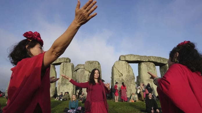  Thousands of people celebrated the summer solstice at Stonehenge.  Photo gallery

