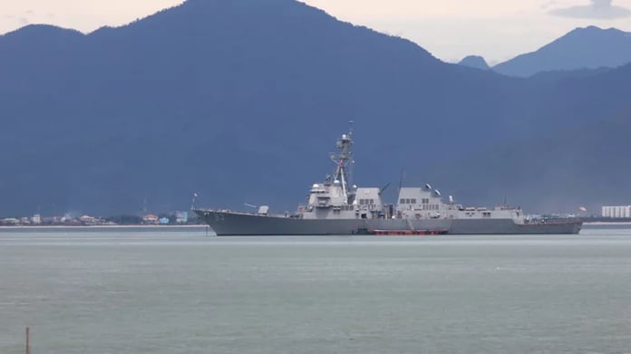 US and Chinese warships nearly collide off Taiwan

