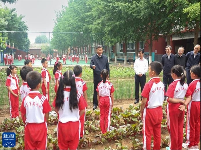 Xi Jinping visits Yiying School in Beijing

