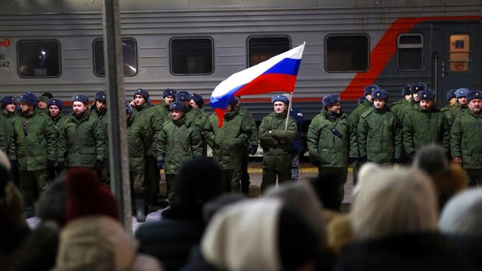 Russian Military Expert Urges Russian Army to Launch Offensive in Ukraine